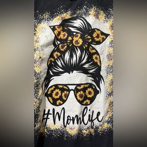 Sunflower #Momlife Graphic Tee
